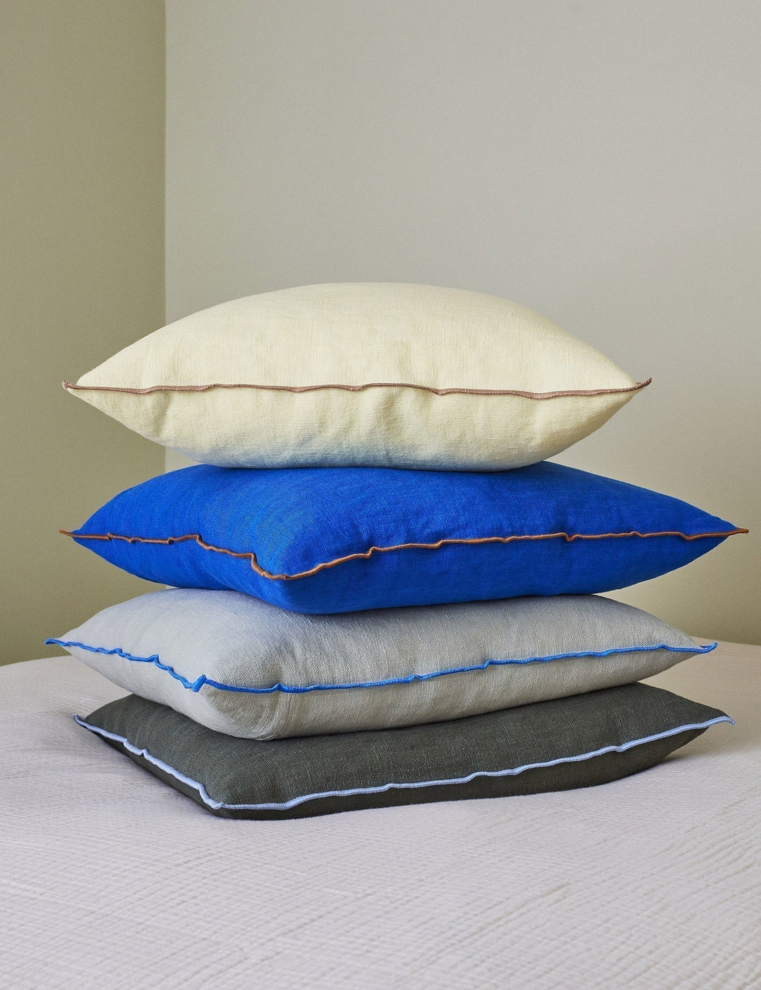 Outline Cushion (Green)